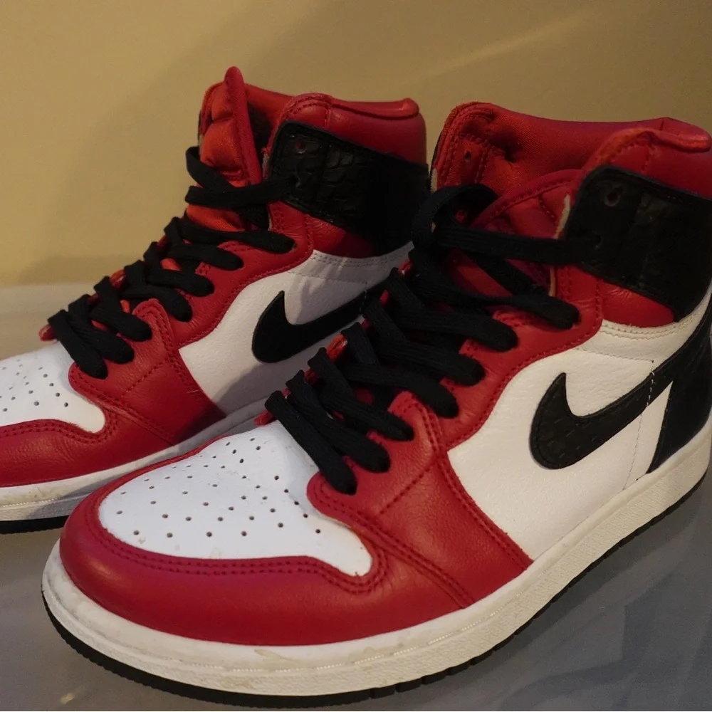 Air Jordan 1 Retro High OG Sneaker - Satin Red - women’s size 7 , men’s size 5.5
